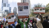הפגנת תמיכה בישראל במהלך מרתון ניו יורק, במנהטן (צילום: AP/Jeenah Moon)