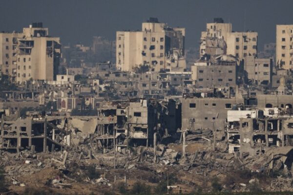 הרס לאחר תקיפות צה״ל על העיר עזה (צילום: AP Photo/Leo Correa)