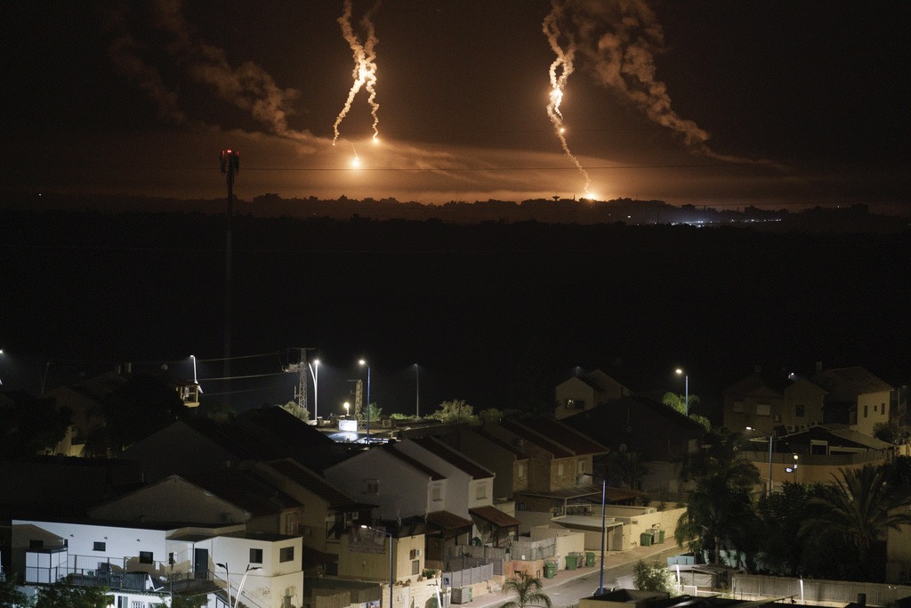 הפצצות של צה״ל ברצועת עזה (צילום: AP Photo/Leo Correa) הפצצות של צה״ל ברצועת עזה (צילום: AP Photo/Leo Correa)