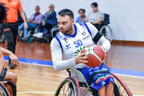 שי ברביבאי במדי אמצ'י, בליגה איטלקית בכדורסל בכיסאות גלגלים (צילום: Daniele Capone)