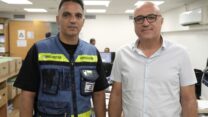 משה ראש (משמאל) לצד ירון בן נעים, ראש תחום אכיפה ברשות המסים (צילום: דוד טברסקי)