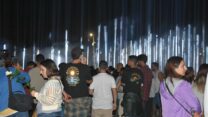 אזכרה לקורבנות הטבח במסיבה ברעים (צילום: הדס יום טוב)