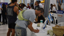יריד תעסוקה למפונים בקניון ים המלח (צילום: הדס יום טוב)