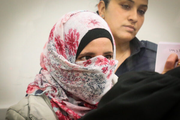 שתילה אבו עיאדה מכפר קאסם נשפטת בלוד על ניסיון לרצח בעקבות פיגוע דקירה בראש העין, 2016 (צילום: Flash90)