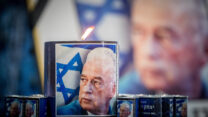 נר זיכרון לראש הממשלה יצחק רבין (צילום ארכיון: יונתן זינדל / פלאש 90)