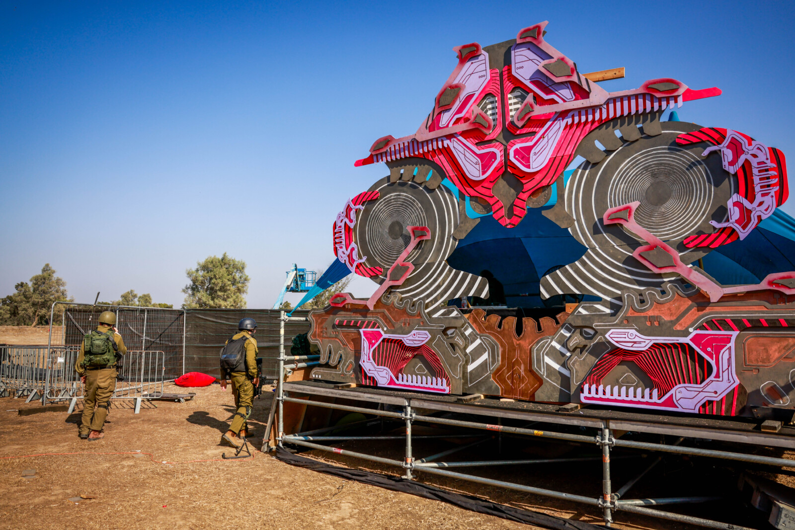 אזור פסטיבל "סופרנובה" ליד קיבוץ רעים לאחר מתקפת הטרור ב-7 באוקטובר (צילום: חיים גולדברג, פלאש90)