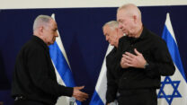ראש הממשלה בנימין נתניהו במסיבת עיתונאים עם שר הביטחון יואב גלנט והשר בני גנץ (צילום: דנה קופל/POOL)
