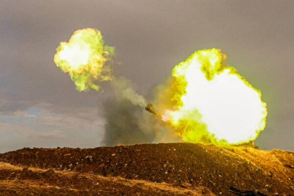 ירי ארטילרי של צה"ל על מטרות חיזבאללה בלבנון (צילום: אייל מרגולין/פלאש 90)