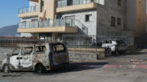 זירת פגיעת רקטה מלבנון שגרמה נזק בקרית שמונה (צילום: אייל מרגולין, פלאש90)