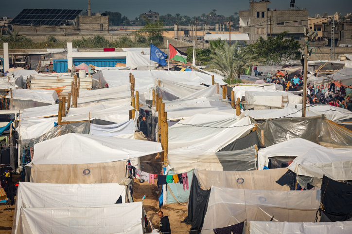 מאהל אונר"א לתושבים הפלסטינים בחאן יונס (צילום: עטיה מוחמד/פלאש 90) מאהל אונר"א לתושבים הפלסטינים בחאן יונס (צילום: עטיה מוחמד/פלאש 90)