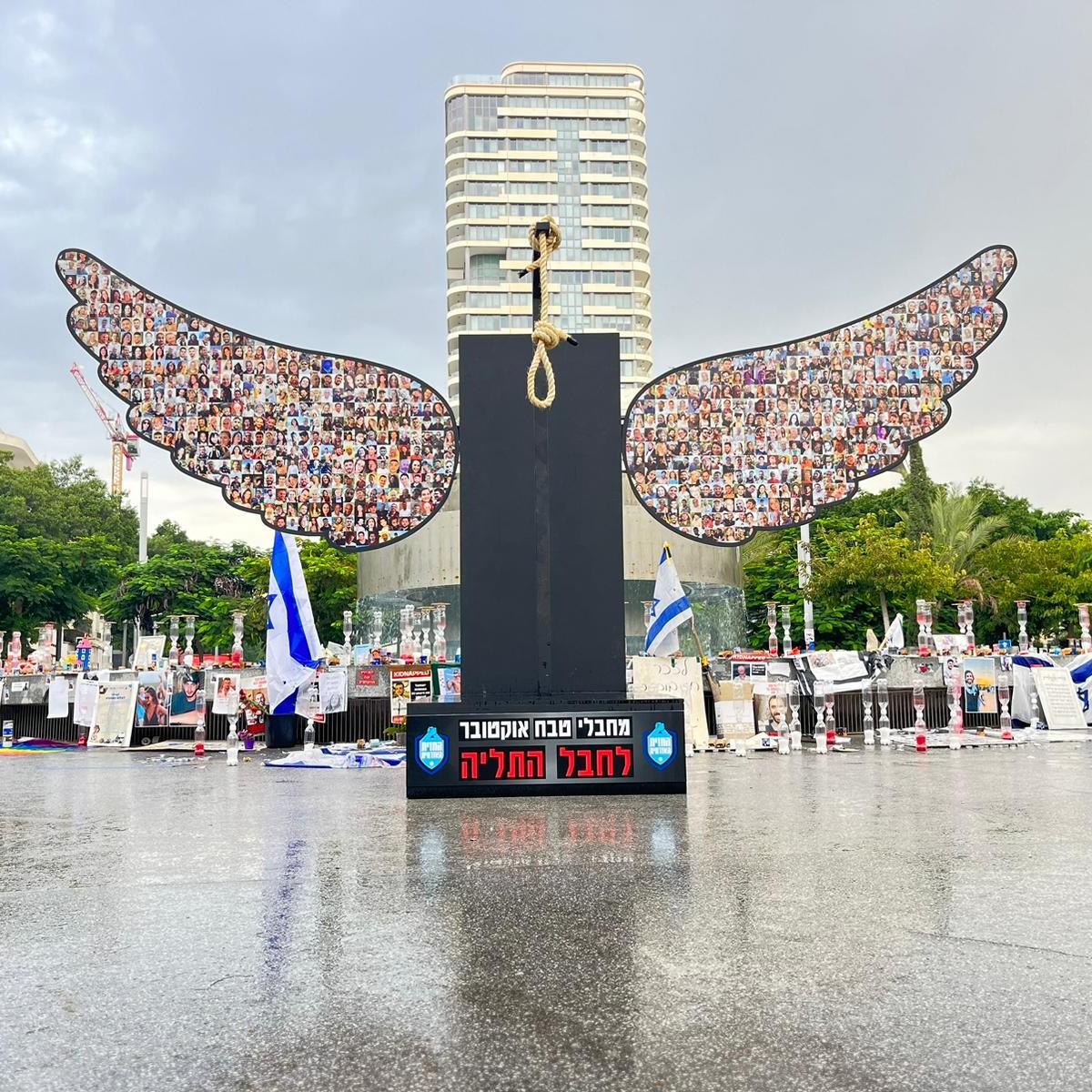 מיצג חבל תלייה בדרישה לעונש מוות למחבלי ה-7 באוקטובר (צילום: החזית האזרחית)