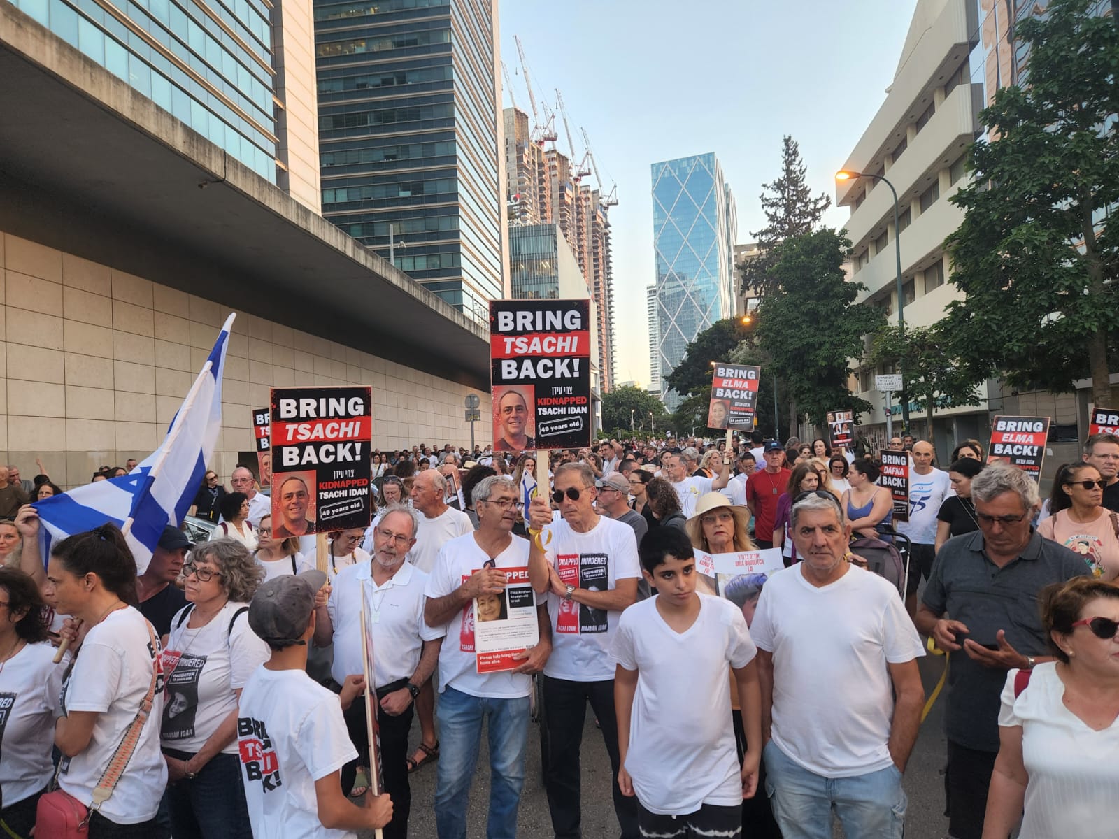 צעדת משפחות החטופים בתל אביב (צילום: דבר)