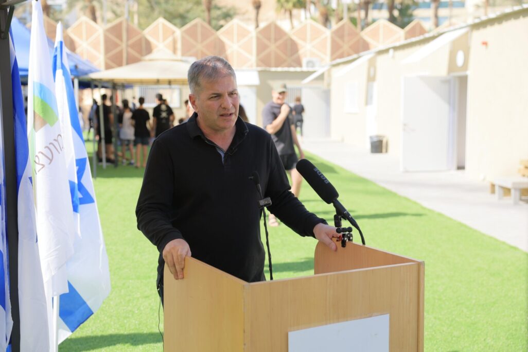 שר החינוך יואב קיש בטקס חנוכת בית הספר החדש בים המלח (צילום: דוברות המשרד)
