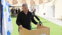 שר החינוך יואב קיש בטקס חנוכת בית הספר החדש בים המלח (צילום: דוברות המשרד)
