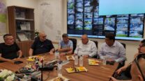 יו"ר ההסתדרות ארנון בר-דוד מבקר בעיריית אופקים (צילום: דוברות ההסתדרות)