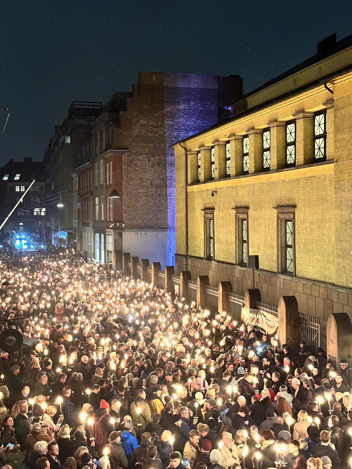צעדה נגד אנטישמיות בנדמרק, שהובילו מבית הכנסת לבניין הפרלמנט (מתוך אלבום פרטי)