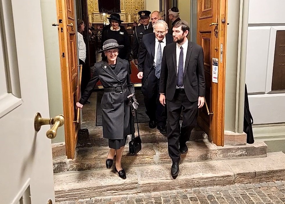 יאיר מלכיאור הרב הראשי של דנמרק, ראש הקהילה היהודית במדינה ומלכת דנמרק (מתוך אלבום פרטי)