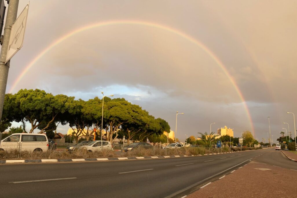 קשת בענן בעכו (צילום: רשתות חברתיות, שימוש לפי סעיף 27א׳ לזכויות יוצרים)