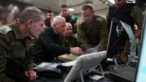 שר הביטחון יואב גלנט במפקדת אוגדה 36 הפועלת בבית החולים שיפא (צילום: אריאל חרמוני, משרד הביטחון)