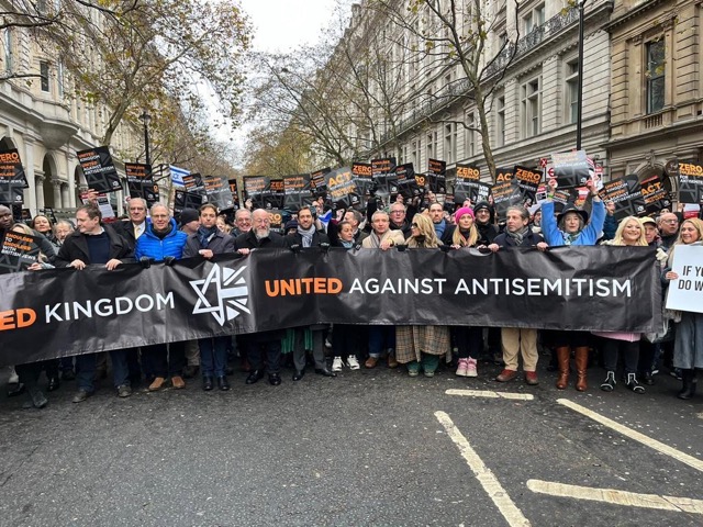 הפגנת תמיכה בישראל ונגד האנטישמיות בלונדון (צילום: שגרירות ישראל בבריטניה)