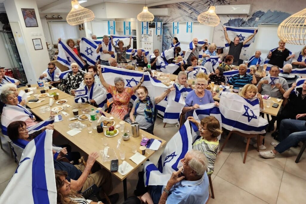 מועדון ניצולי השואה באילת בפעילות להעלאת המורל (צילום: אלבום פרטי)