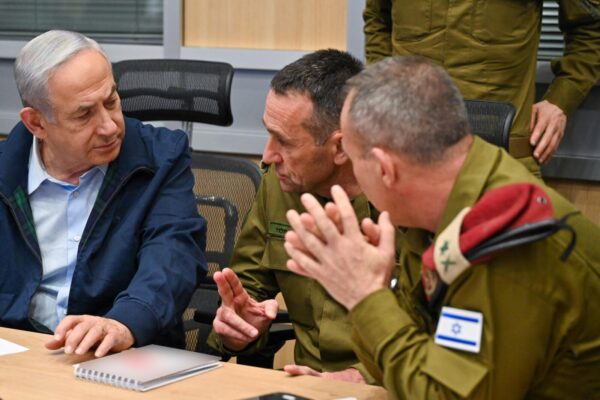 ראש הממשלה בנימין נתניהו בדיון ביטחוני עם חברי קבינט המלחמה, בקריה בתל אביב (צילום: קובי גדעון, לע"מ)