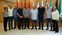 יו״ר ההסתדרות ארנון בר דוד במהלך ביקורו בקריה עם עובדי משרד הביטחון (צילום: דוברות ההסתדרות)