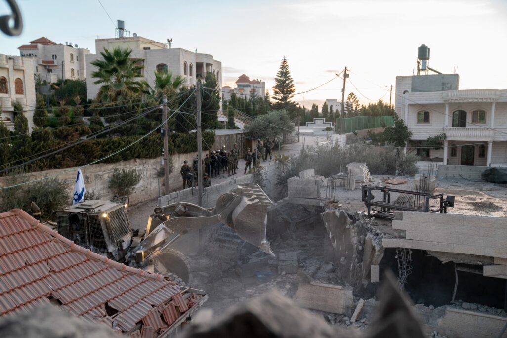 כוחות צה"ל הורסים בתי מחבלים בחברון (צילום: דובר צה"ל)