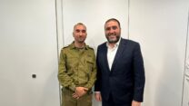 שר הפנים משה ארבל ועו״ד עאסם חאמד (צילום: יח"צ)