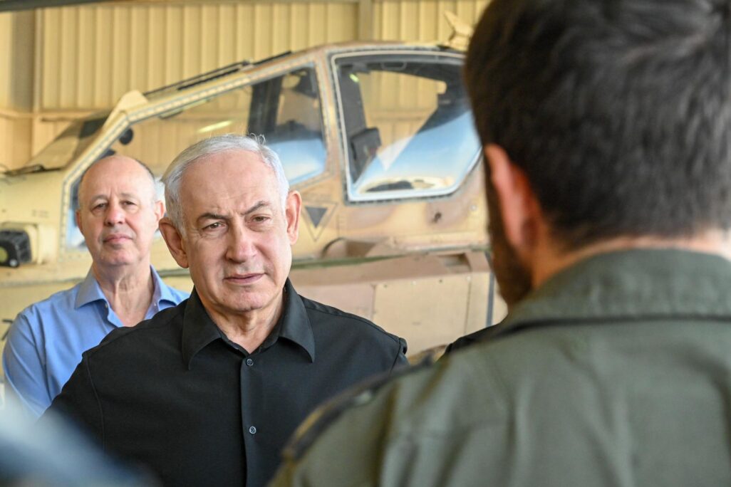 נתניהו בבסיס רמון (צילום: לע"ם) נתניהו בבסיס רמון (צילום: לע"ם)