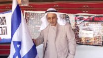 השייח' סאלם אלהוזייל באוהל ההזדהות עם החטופים שהקים בבית קמה (צילום: אלבום פרטי)
