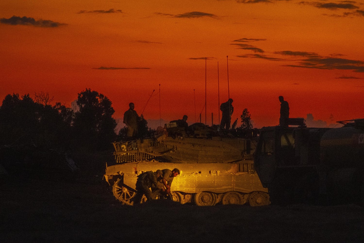 חיילי שיריון בגבול הרצועה (צילום: יובל חן, ידיעות אחרונות)