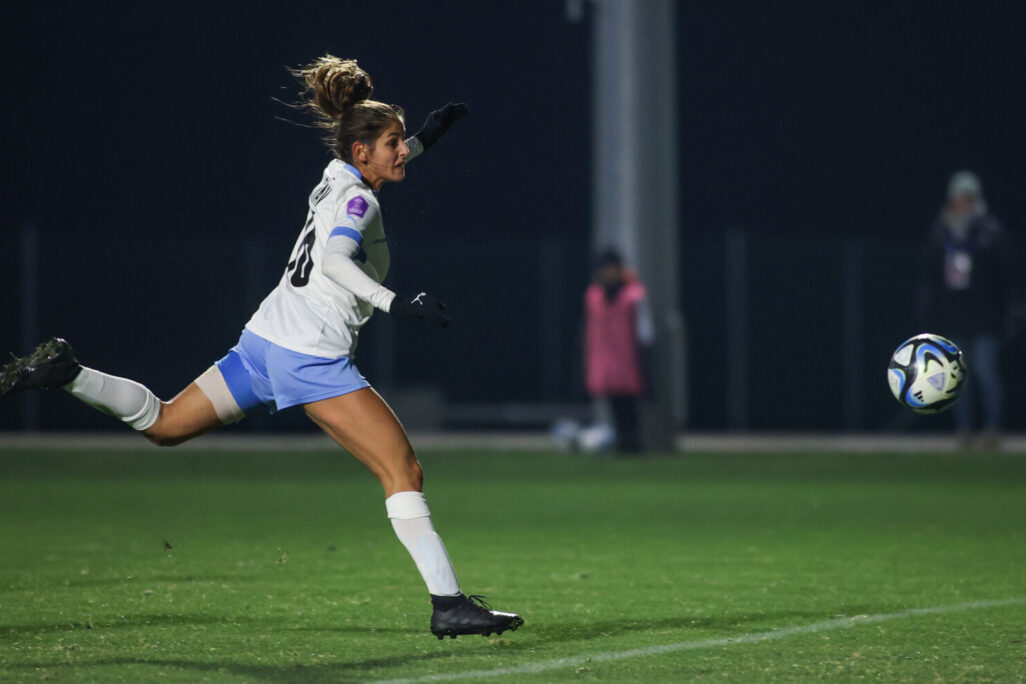 שירה אלינב במדי נבחרת הנשים בכדורגל מול אסטוניה בליגת האומות (צילום: אסי קיפר, ההתאחדות לכדורגל בישראל)