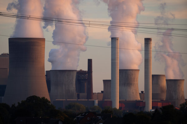 תחנת כוח מבוססת פחם בגרמניה. השנה חזרה גרמניה לייצר אנרגיה מפחם (צילום: Rolf Vennenbernd/dpa via Reuters Connect)
