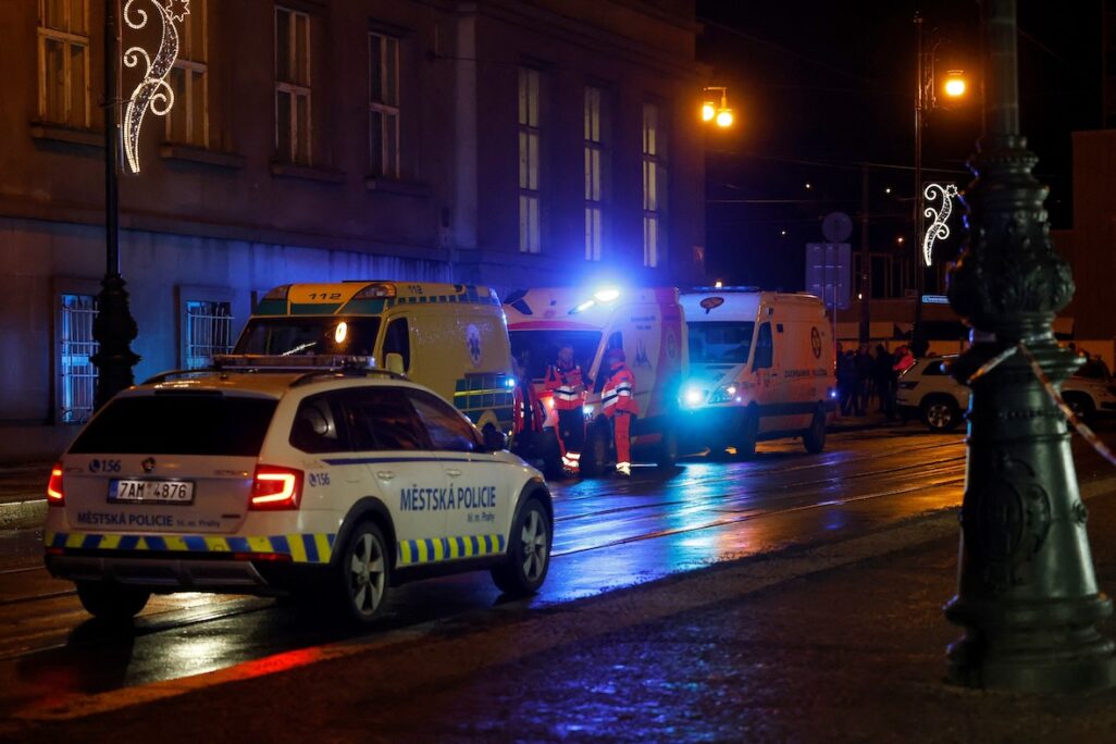 זירת אירוע ירי בפראג (צילום: REUTERS/David W Cerny)