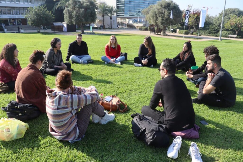 סטודנטים באוניברסיטת תל אביב ביום הראשון ללימודים (צילום: אוניברסיטת תל אביב)