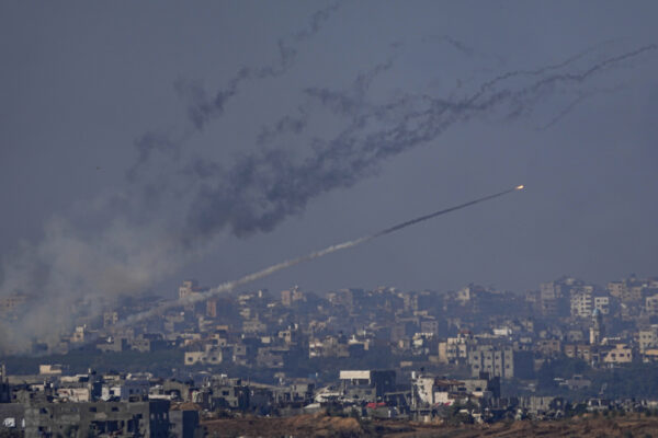 ירי רקטות מעזה (צילום: AP Photo/Ariel Schalit)