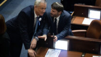 שר האוצר בצלאל סמוטריץ' והשר בני גנץ (צילום: הדס פרוש/פלאש 90)