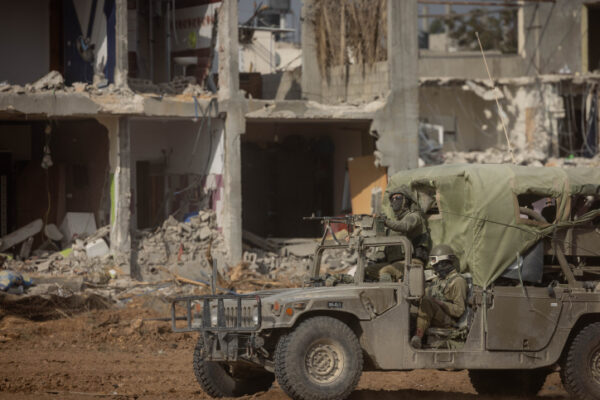 חיילי צה&quot;ל בג'באליה שבצפון רצועת עזה. &quot;חזרה להיות בשליטה מלאה של חמאס&quot; (צילום: חיים גולדברג/פלאש90)