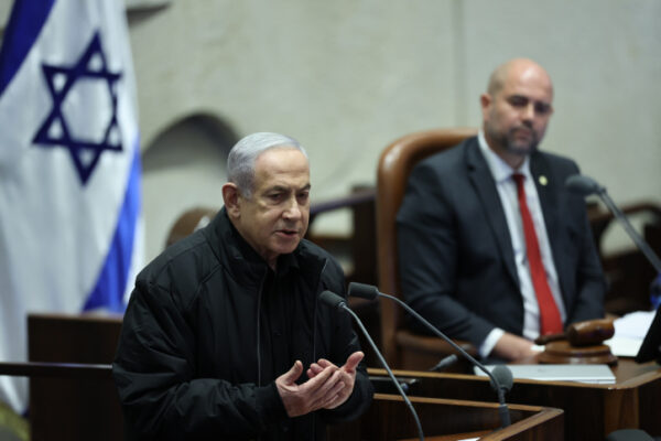 ראש הממשלה בנימין נתניהו בדיון במליאת הכנסת בנושא החטופות והחטופים (צילום: יונתן זינדל/פלאש90)