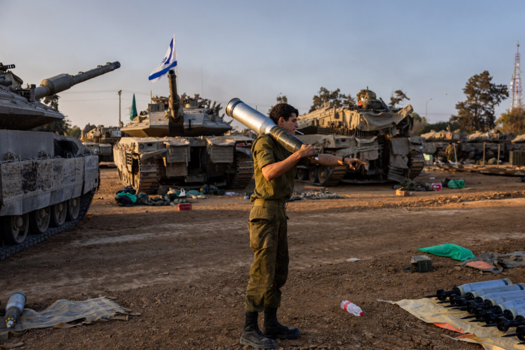 לוחם שיריון בגבול עזה (צילום: יונתן זינדל, פלאש90) לוחם שיריון בגבול עזה (צילום: יונתן זינדל, פלאש90)