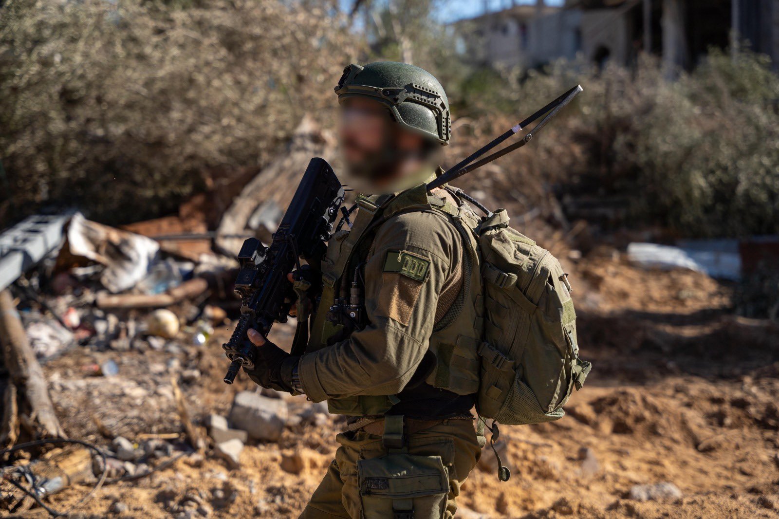 לוחם חטיבה 5 בבית חאנון (צילום: דובר צה"ל)