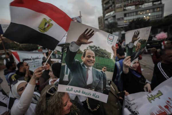 חגיגות ברחובות לאחר בחירותו של א-סיסי לנשיאות מצרים (צילום: Mohamed Elshahed/Anadolu via Getty Images)