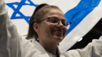 לוחמת הג'ו ג'יטסו שרה קובליוב זוכה במדליית הכסף באליפות אירופה. "גם אם אני בתחרות, הלב שלי עם החיילים, החטופים ומשפחותיהם" (צילום: חואן לופז, התאחדות אילת)