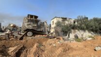 דחפור D9 של ההנדסה הקרבית פועל בעזה (צילום: דובר צה"ל)