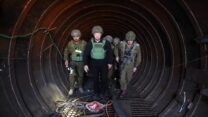 שר הביטחון בתווי המנהרה שנחשף (אריאל חרמוני, משרד הביטחון)