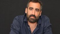 המשורר רון דהן (צילום: בר גורדון)