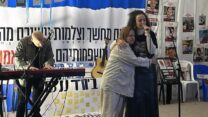 רז בן עמי ששוחררה משבי חמאס במסיבת יום הולדת לבעלה אוהד (צילום: מטה משפחות החטופים והנעדרים)