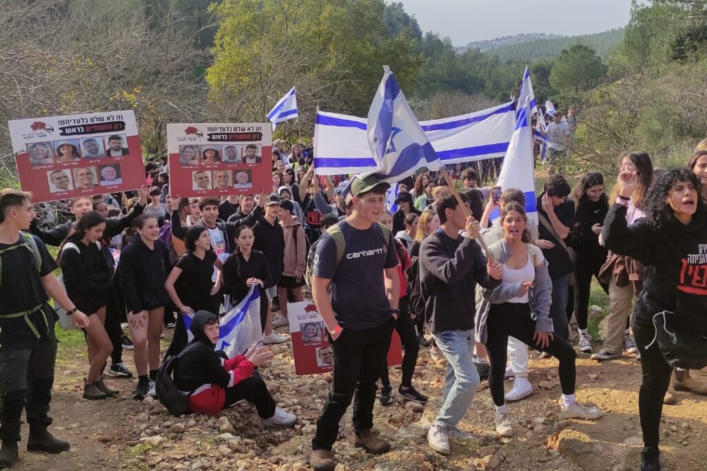 צעדת הנוער למען שחרור החטופים (צילום: ניצן צבי כהן)