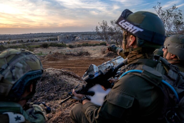 חיילות וחיילי צה"ל בתמרון הקרקעי ברצועת עזה (צילום: אתר דובר צה"ל)